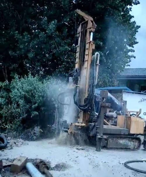 临泉钻岩石井